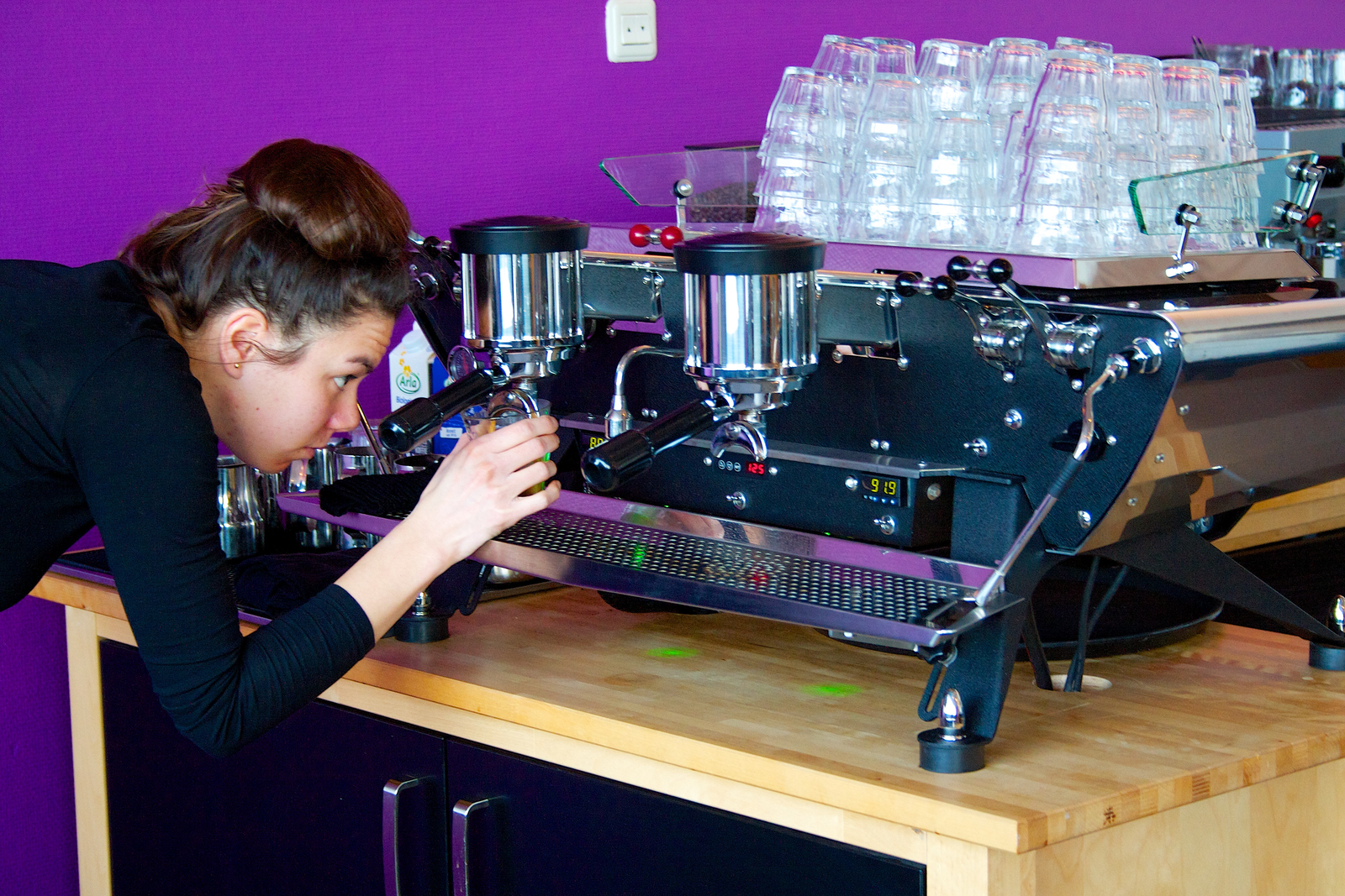 Kiona Malinka aan het werk