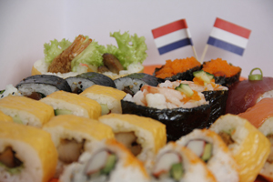 Sushi bij IIZO oranje op Koninginnedag