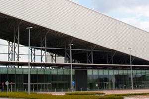 Skihal Snowbase wil hotel met tachtig kamers