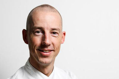 Bolenius leidt gast rond in eigen groentetuin