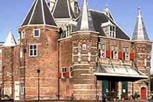 Amsterdam gaat stadsmonument De Waag herstellen
