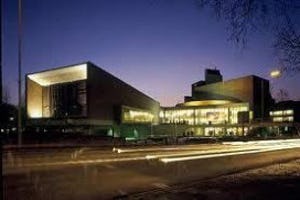 Half jaar cel in zaak schouwburg en cateraar