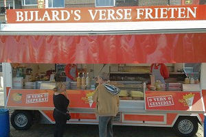 Frietbus mag bij villa blijven staan