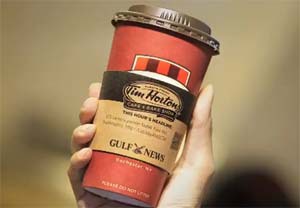 Koffieketen print twitterberichten op bekers