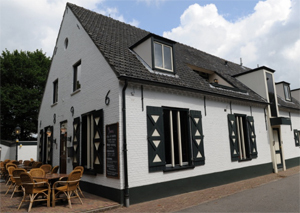 Restaurant zet foto terrasdief op Facebook