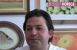 Jonathan Karpathios kookt op Mysteryland