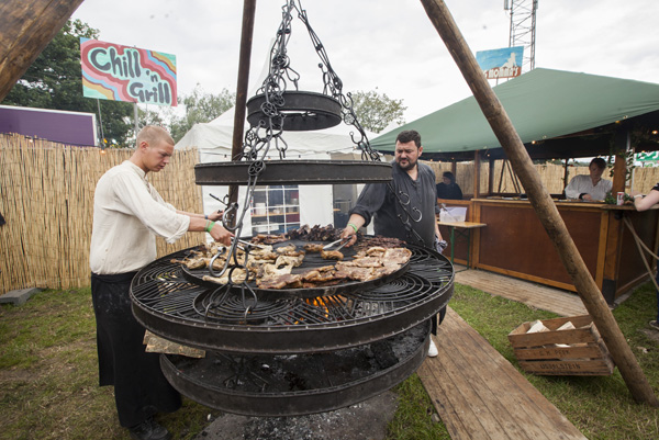 Broertje Zwarte Cross met tapas, barbecue en wijn