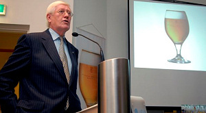 Hans Wiegel stopt bij Nederlandse Brouwers