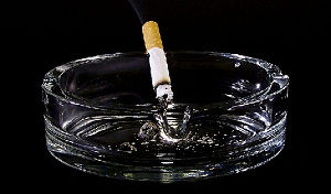 D66 wil af van roken in kleine cafés