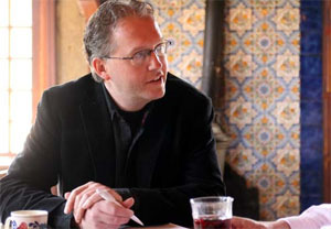 Horecajournalist Karel de Vos (53) overleden