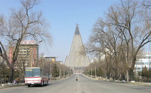 Ryugyong hotel in Noord-Korea in 2015 open