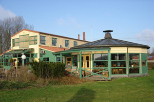 Hajé de Jager opent hotel Ark in Lelystad