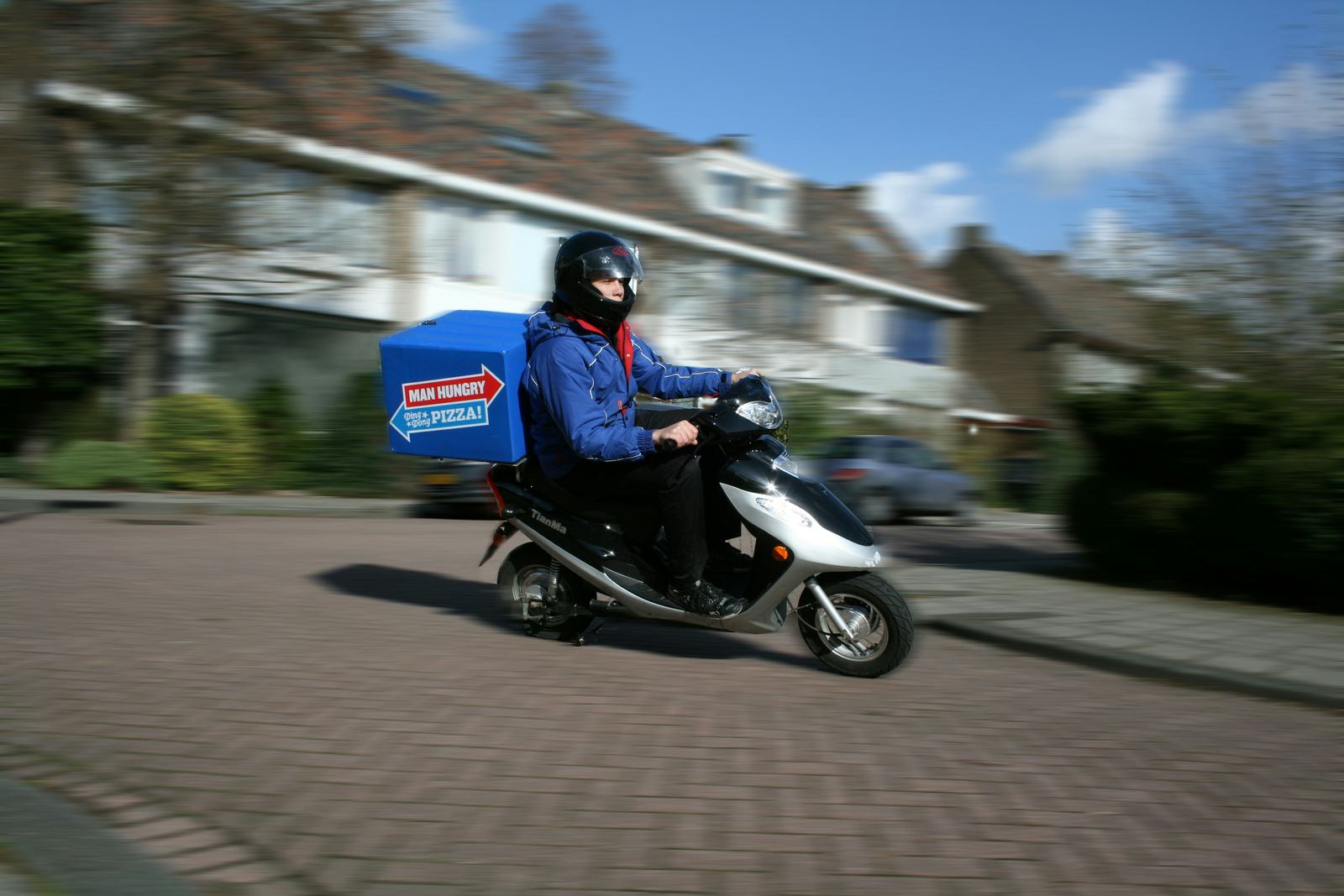 Maaltijdbezorgers gaan strijd aan tegen overvallen