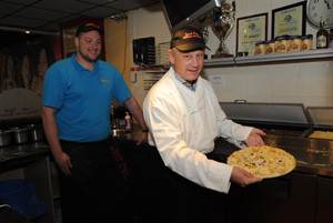 Snack-Plaza Willem de Boer start wedstrijd Mijn Pizza