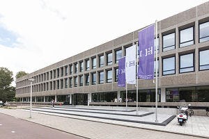 Burgemeesters openen Haagse Hotelschool in Amsterdam