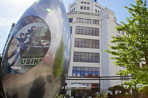 Usine in Eindhoven legt beslag op Gouden Toiletbril