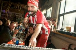 Daklozen smullen met kerst