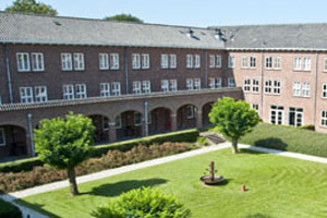 Gast met hotelkunst aan de haal