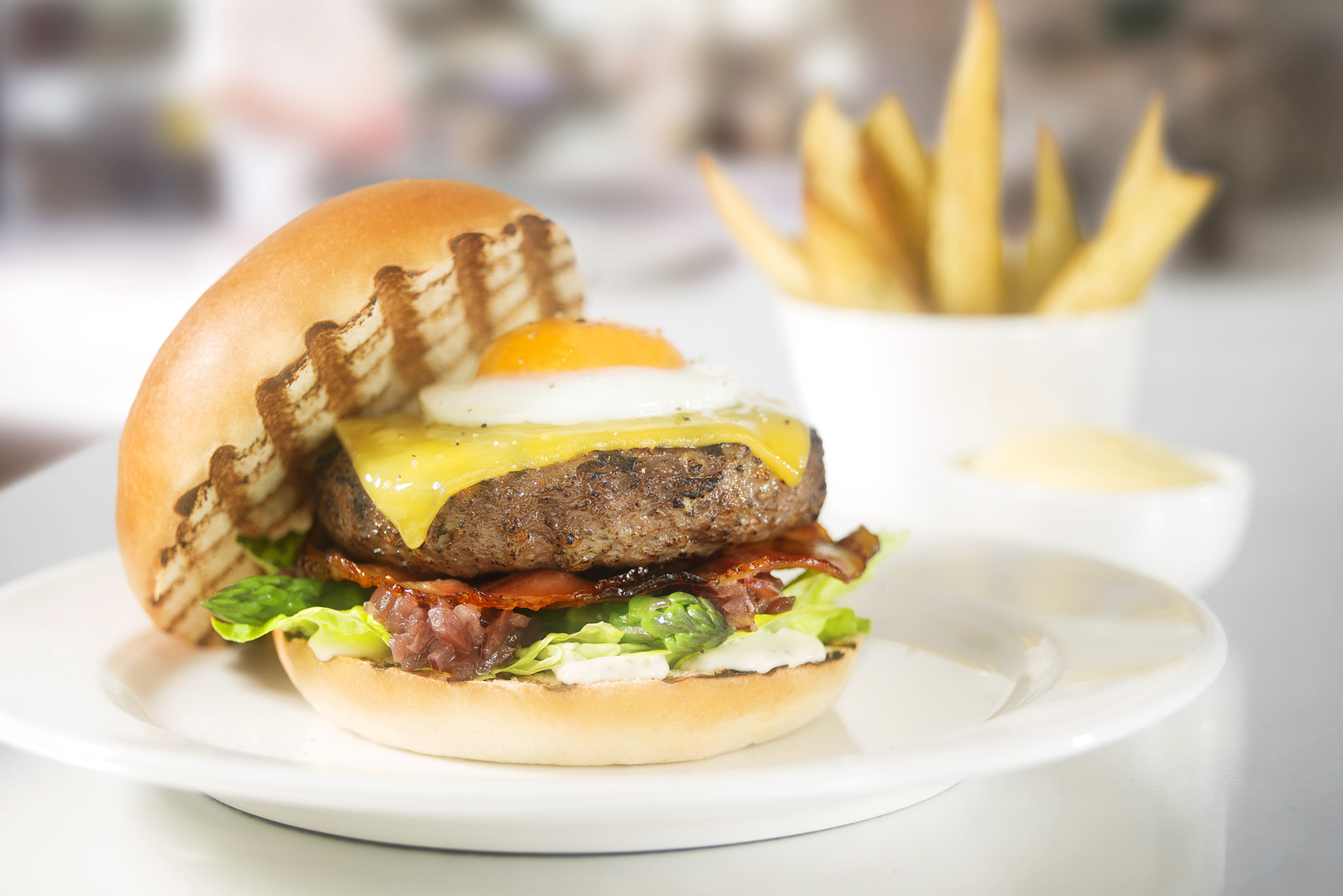 Hamburger centraal in eerste tv-commercial voor Bilderberg