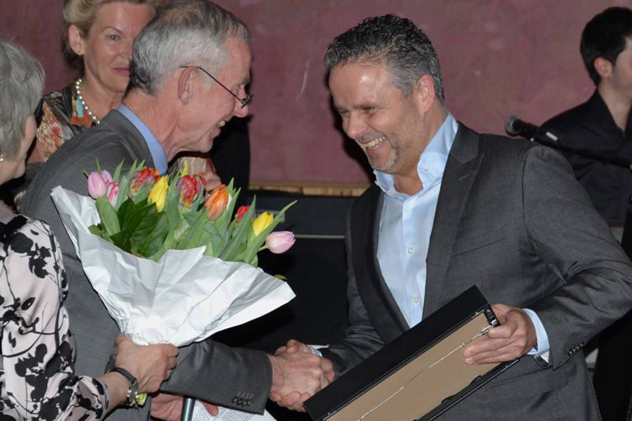 Sterkok Edwin Vinke ontvangt zilveren botermes