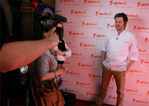 Menno Post geeft kookles in Oekraïne