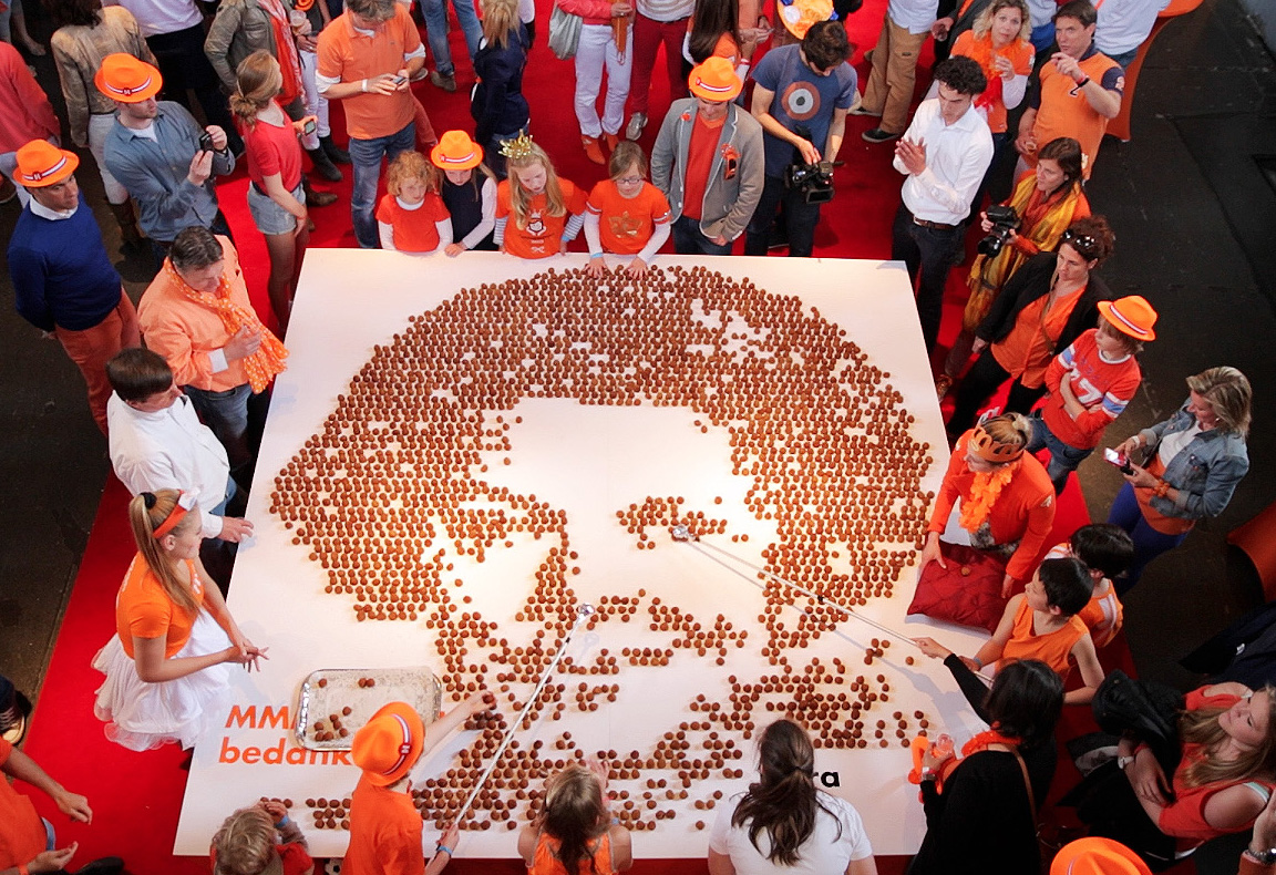 Portret van Beatrix in bitterballen