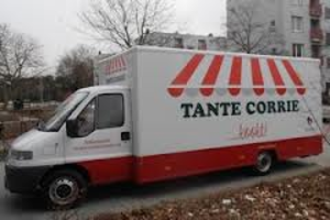 Zorgaanbieder Laurens met maaltijdwagen de wijk in