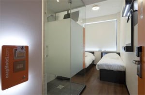 Wethouder opent easyHotel Den Haag