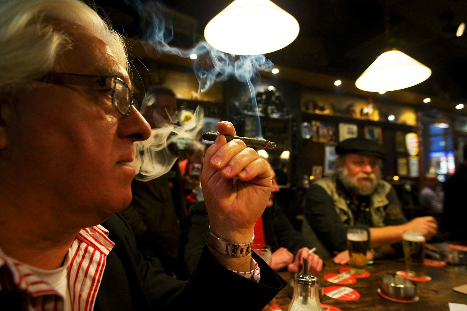 47 Procent rokers kiest café waar gerookt mag worden