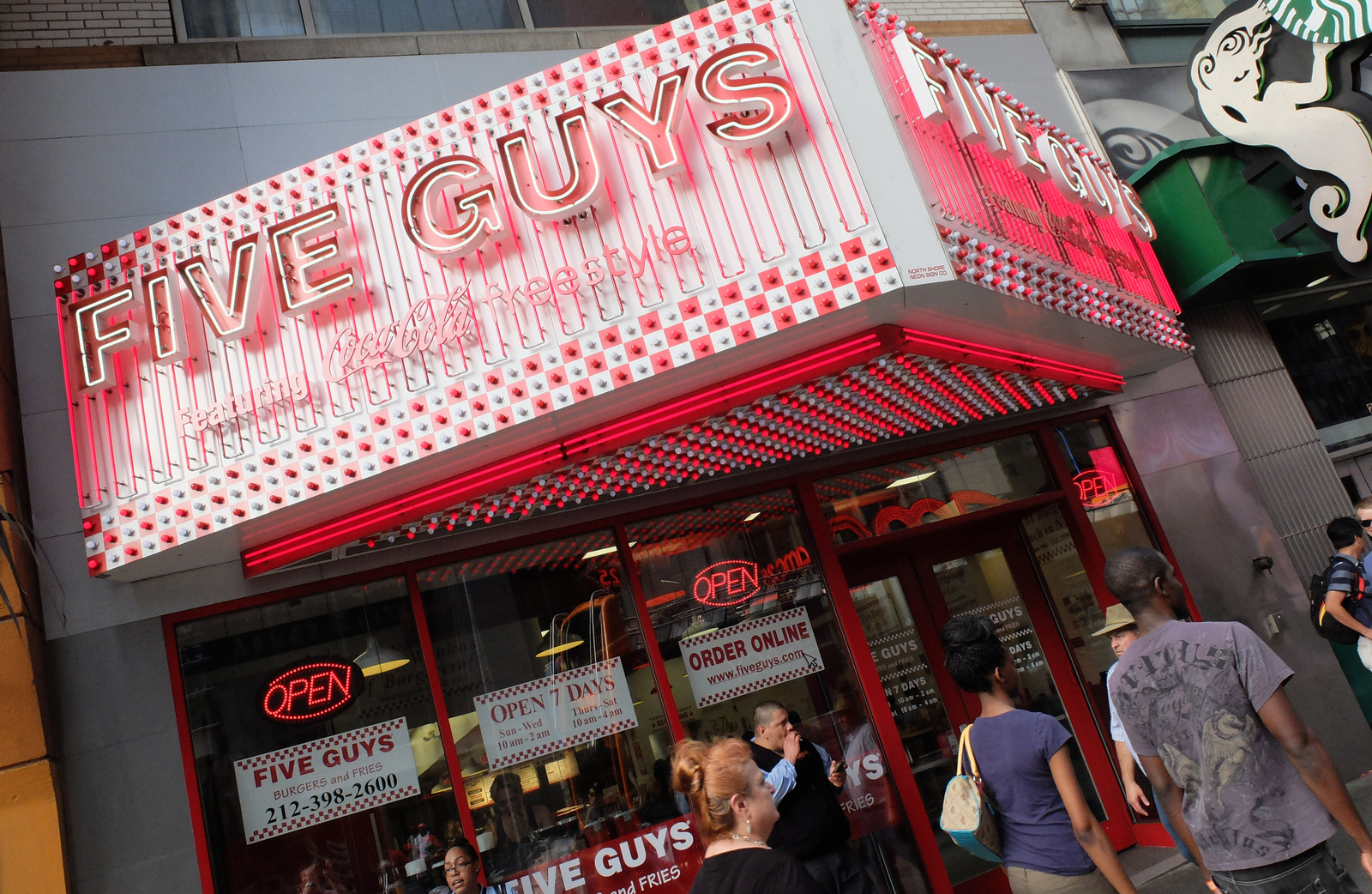 Hamburgerketens Five Guys en Shake Shack komen naar Europa