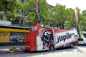 Next Leiden heeft primeur met Jupiler-bus