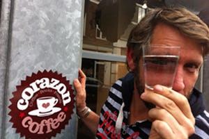 Bronwater van de kaart in Amersfoorts café