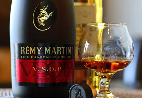 Baas Rémy Cointreau doet stap terug