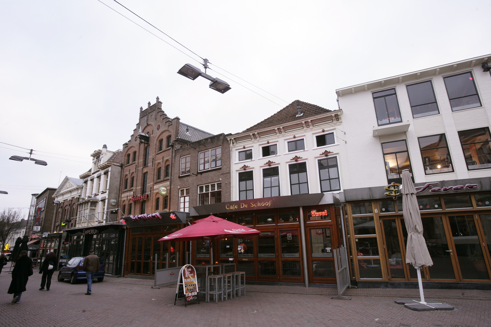 De Korenmarkt weert 18-minners