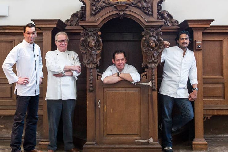 Jalhay, Bahadoer, Marrees en Mertens samen achter de kachel