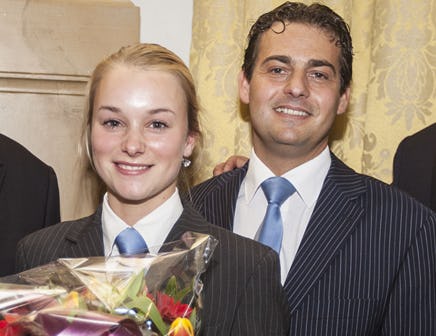 Isabel Kouwenberg (19) wint Nationale Hennessy Gastvrijheidsprijs