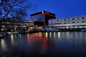 Grootste hotel Benelux heropent op Schiphol