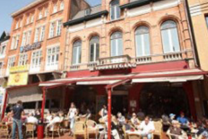 Door brand getroffen top 100-café heropent in november