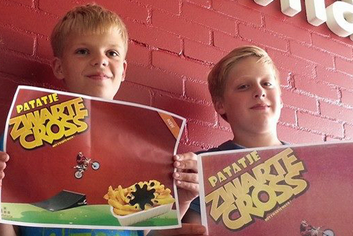 Patatje Zwarte Cross: friet met modder