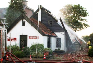 Explosie blaast dak van restaurant Rockanje