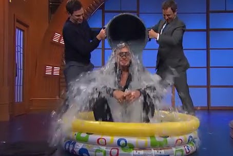 Video's ALS Ice Bucket Challenge veel te jolig