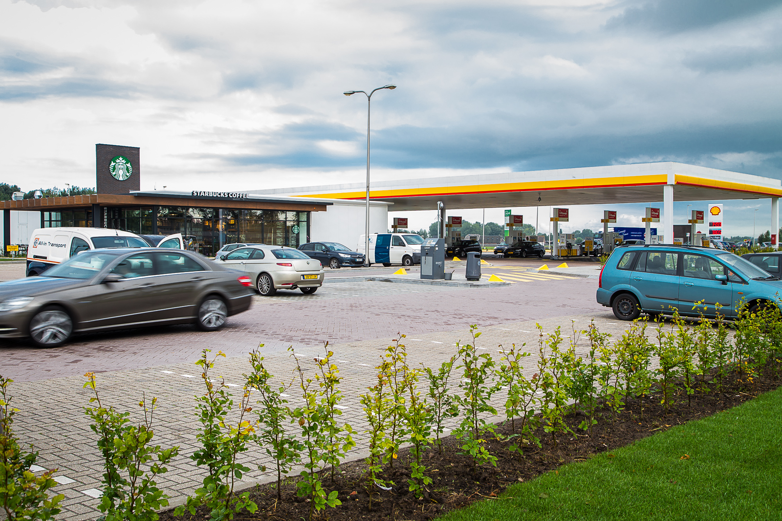 Eerste Starbucks bij Shell