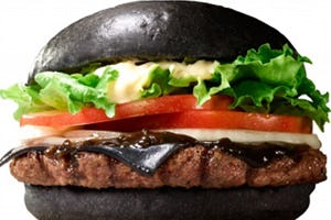 Pikzwarte hamburger op menu Burger King Japan