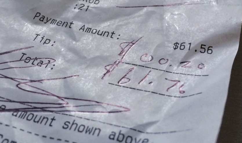 Fastfoodondernemer creatief in fooioorlog met topsporter