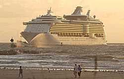 Grootste cruiseschip ter wereld gedoopt