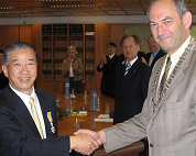 Chef-kok Oshima van Okura geridderd