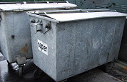 Cafetaria verbaasd over illegale afvalcontainer