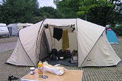 Nederlanders massaal naar de camping