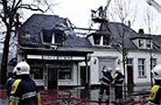 Cafégezin komt om in vlammenzee