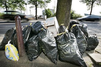 Horeca woest op stakende ambtenaren